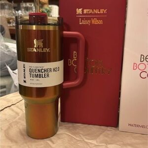 Maroon Lainey Wilson cup  brand new only opened for pictures